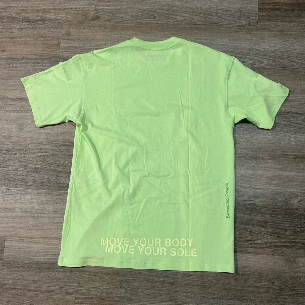 Nike Men's World Tour Liquid Lime T-Shirt DA0937-383 Men's Size Small Never Worn